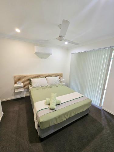 Bright & Spacious Family Home in Redlynch, Cairns in Caravonica