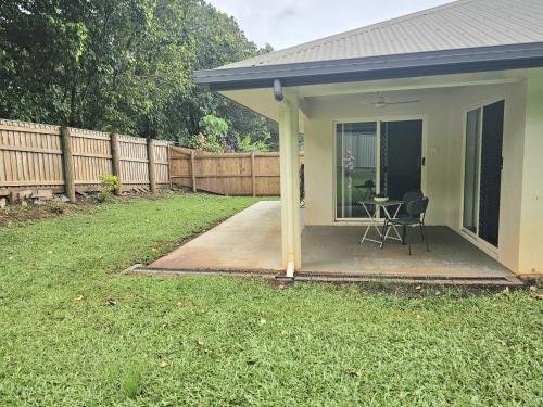 Jardín, Bright & Spacious Family Home in Redlynch, Cairns in Caravonica