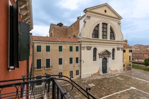 Dimora San Trovaso Stylish Four-Bedroom House in Venice, Venise