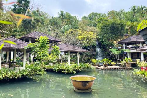 Kamayan sa Palaisdaan Hotel and Resort Quezon in Tayabas