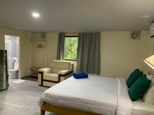 room detail thumbnail 1