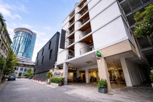 ทางเข้า, คอลเลกชัน โอ เดอะ สเต็ป สาทร (Collection O The Step Sathorn) near อาสนวิหารอัสสัมชัญ