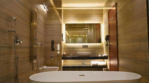 room detail thumbnail 2