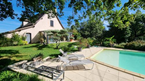 Maison avec piscine et grand jardin proche Souillac – khách sạn tại Lanzac