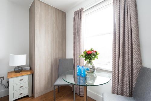 VESTO Queensway - main image