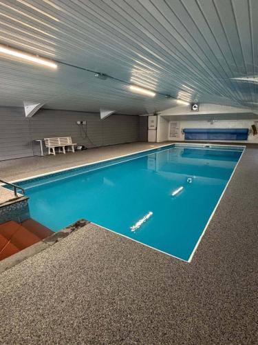 Swimming pool, Palm Court - 3 Bed Heated Pool Parking Nr Beach in Par