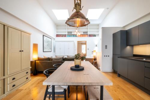 Enchanting Clifton Retreat With Patio Garden - Bristol