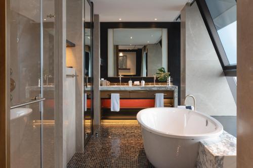 room detail thumbnail 2