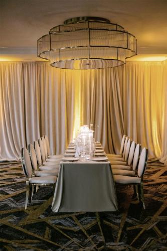 Martinique New York on Broadway, Curio Collection by Hilton