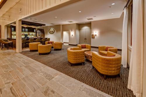 Bar/lounge, Black Fox Lodge Pigeon Forge, Tapestry Collection by Hilton in Pigeon Forge (TN)
