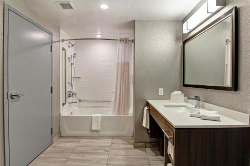 Home2 Suites By Hilton Edmonton South - image 2