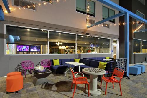 Tru by Hilton Bryan College Station - image 16