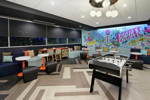 Tru by Hilton Bryan College Station - image 38