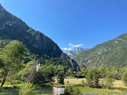 景觀, Pyrenees Panorama - Garonne River Apartment with Balcony in 聖貝阿