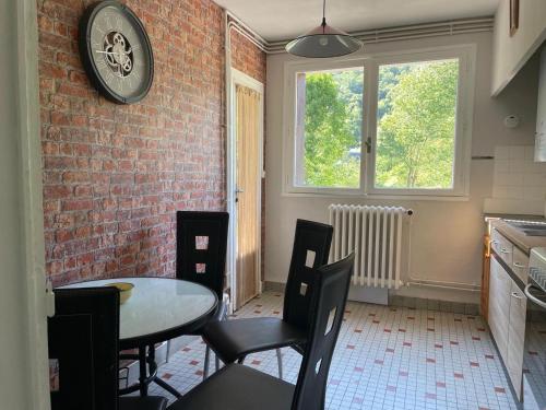 設施, Pyrenees Panorama - Garonne River Apartment with Balcony in 聖貝阿