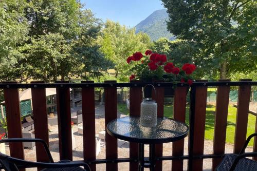 陽台/露台, Pyrenees Panorama - Garonne River Apartment with Balcony in 聖貝阿