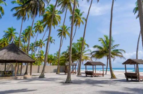 Luxury Villa in Assinie, between Lagoon and Sea in Assinie-Mafia