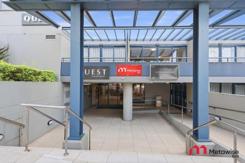 MetaWiseBnB Cronulla Beach Walk to Train & Shops 4 - image 9