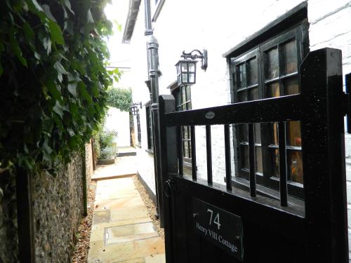 Henry VIII Cottage in the heart of Henley - image 3