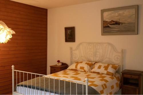 2-Bedroom Home in Availles-Limouzine Sleeps 4 in 阿瓦艾伊利穆濟納
