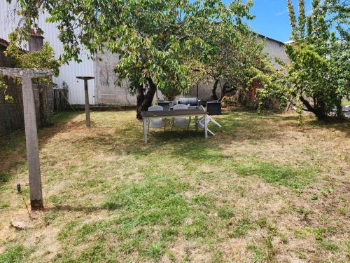周邊環境, 2-Bedroom Home in Availles-Limouzine Sleeps 4 in 阿瓦艾伊利穆濟納