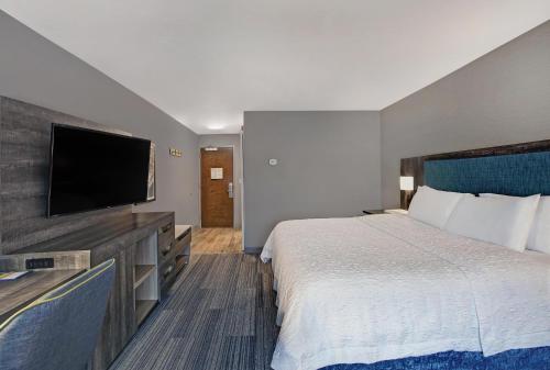 Hampton Inn Westfield - image 26