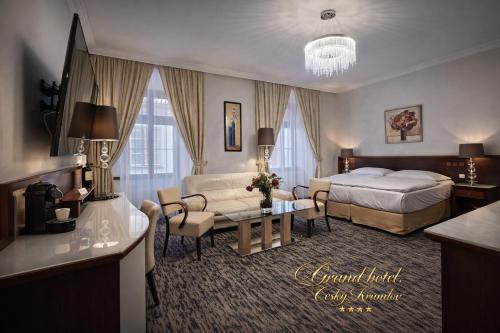 1 queen bed, 1 twin bed