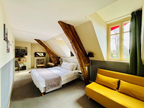 Château Corneille - Tap to explore photos