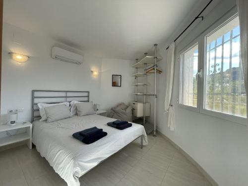 Casa Dali Spacious Hilltop Villa with Sea Views near Denia medium term stay in Monte Pego