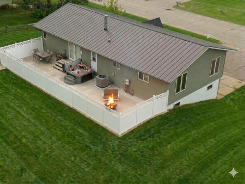 . Hot Tub/Snowmobile Trails/The Hemlock