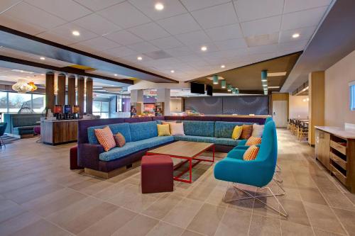 大堂, Tru by Hilton Alcoa Knoxville Airport in 阿爾考