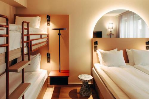 room detail thumbnail 2