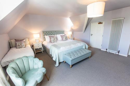 4 twin beds