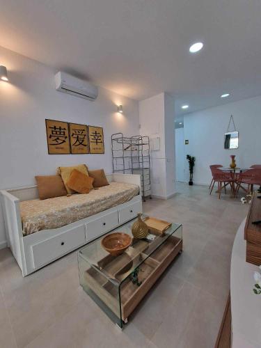 Cathedral District Loft with Full Kitchen