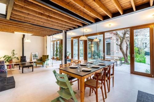 GuestReady - Unique Bright Loft with Garden Access chambre d'hôte Saint-Mandé