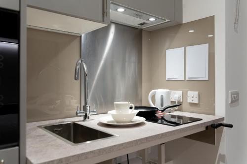 Kitchen, 238 Kennington Lane International Students House Vauxhall in Lambeth