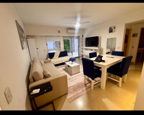 Palermo Gem -Bright & Stylish Apartment with Private Large Patio, Buenos Aires