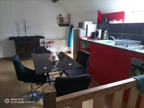 Un pied-à-terre rudimentaire – khách sạn tại Saint-Hilaire-du-Harcouet