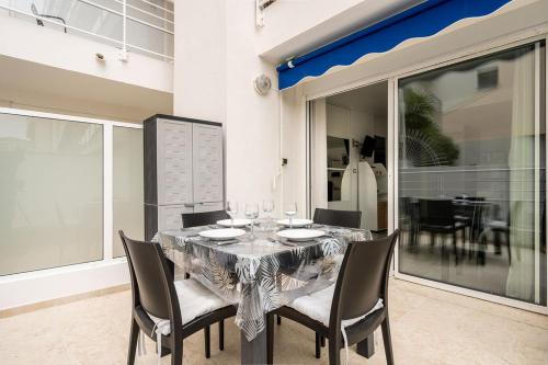 LE ROYAL Studio adorable avec terrasse, parfait pour les couples et à deux pas de la Croisette