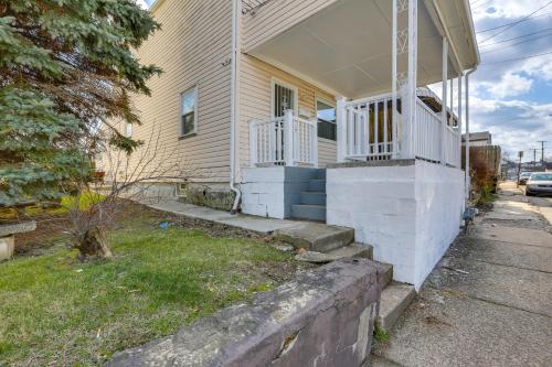 Work, Relax & Explore The 'Burgh! McKeesport Home in West Mifflin (PA)