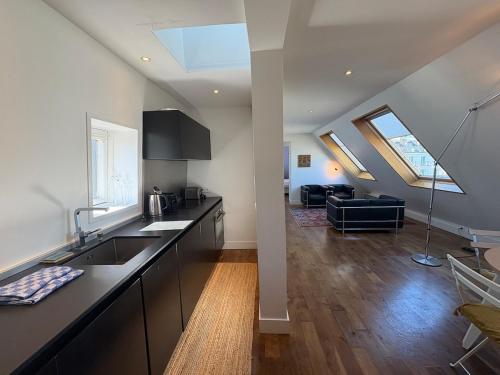 Topfloor apartment between Le Marais & Montorgueil