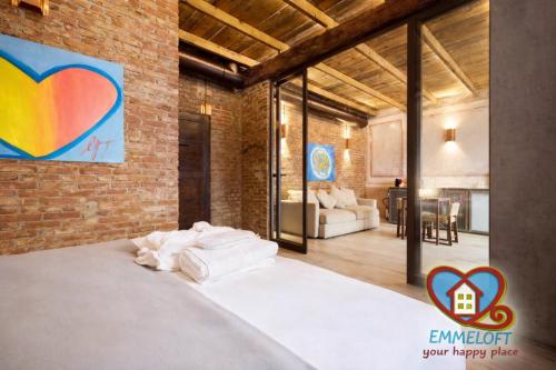 Emme Loft I Red Moon - Chic Design Loft Milan