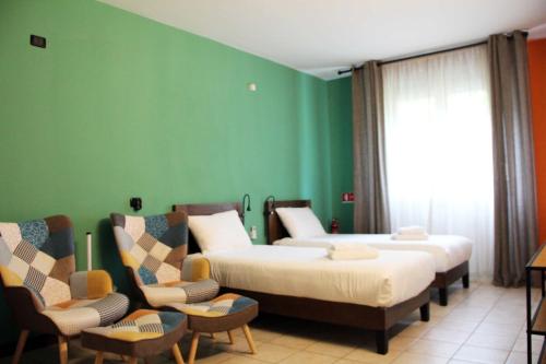 Budget Stay + Private Parking