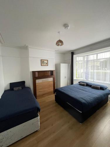 Comfort Triple Room near Airport - 1 — other in 2 Iveragh Road, Whitehall, D9, Dublin Ireland, D09 FK15