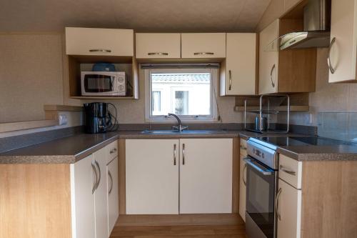 Kitchen, Kopingbaden Camping & Stugor in Kopingsvik Town Center
