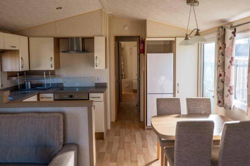 Kitchen, Kopingbaden Camping & Stugor in Kopingsvik Town Center