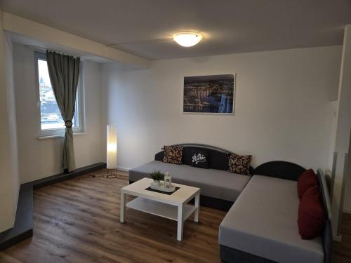2 bedrooms, 7 beds