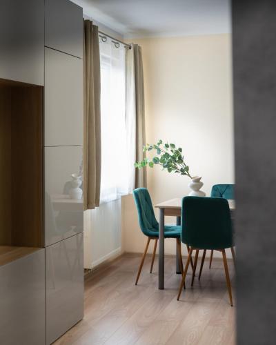 Gaj Comfort Apartment with Balcony & AC ProperUNIT – khách sạn tại Krzyki