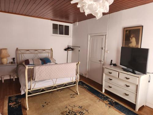 2-Bedroom Home in Availles-Limouzine Sleeps 4 in 阿瓦艾伊利穆濟納
