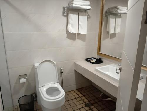 room detail thumbnail 2